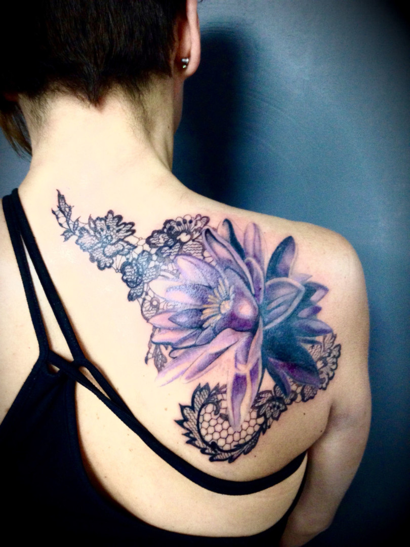 Flowers and lace tattoo by Virginie Tatouage Strasbourg