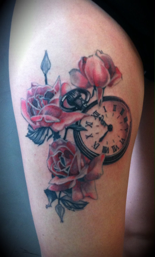 Clock and roses tattoo by Virginie Tatouage Strasbourg